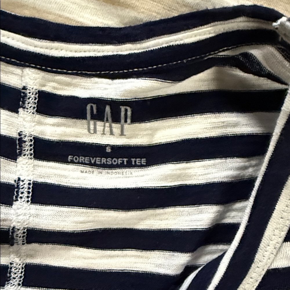 GAP Women's Striped Tees - Forever Soft Tees Navy White and Cream White - Picture 3 of 7